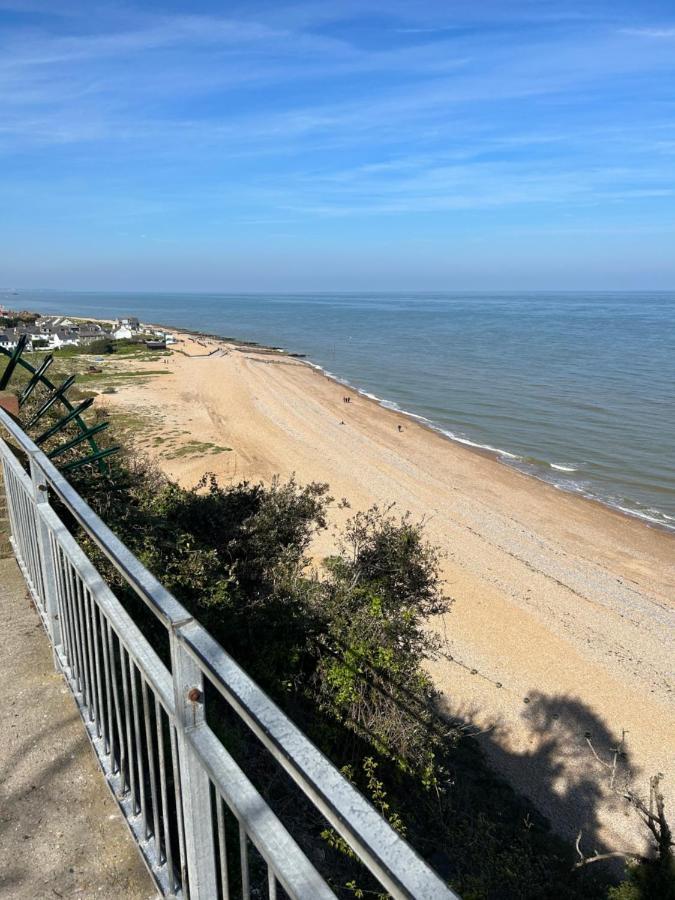 Escape To A Clifftop Chalet With Pool And Tennis Onsite - 1A Kingsdown Holiday Park Kültér fotó