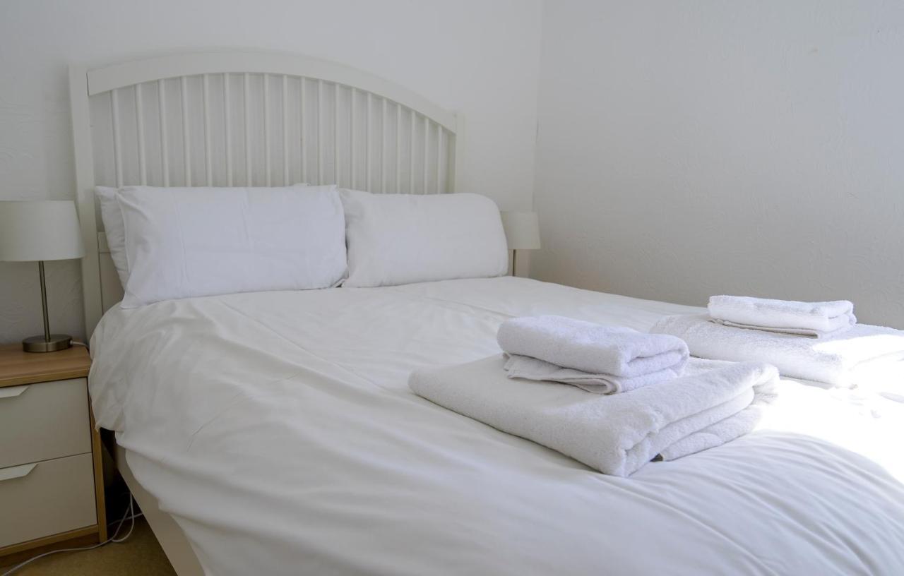 Escape To A Clifftop Chalet With Pool And Tennis Onsite - 1A Kingsdown Holiday Park Kültér fotó