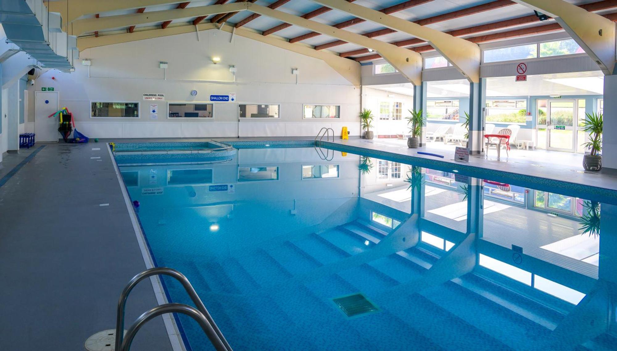 Escape To A Clifftop Chalet With Pool And Tennis Onsite - 1A Kingsdown Holiday Park Kültér fotó