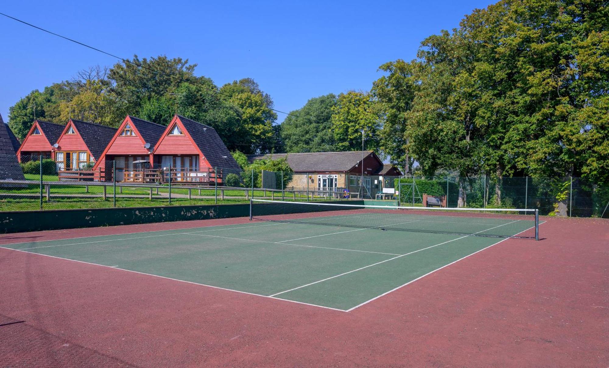 Escape To A Clifftop Chalet With Pool And Tennis Onsite - 1A Kingsdown Holiday Park Kültér fotó