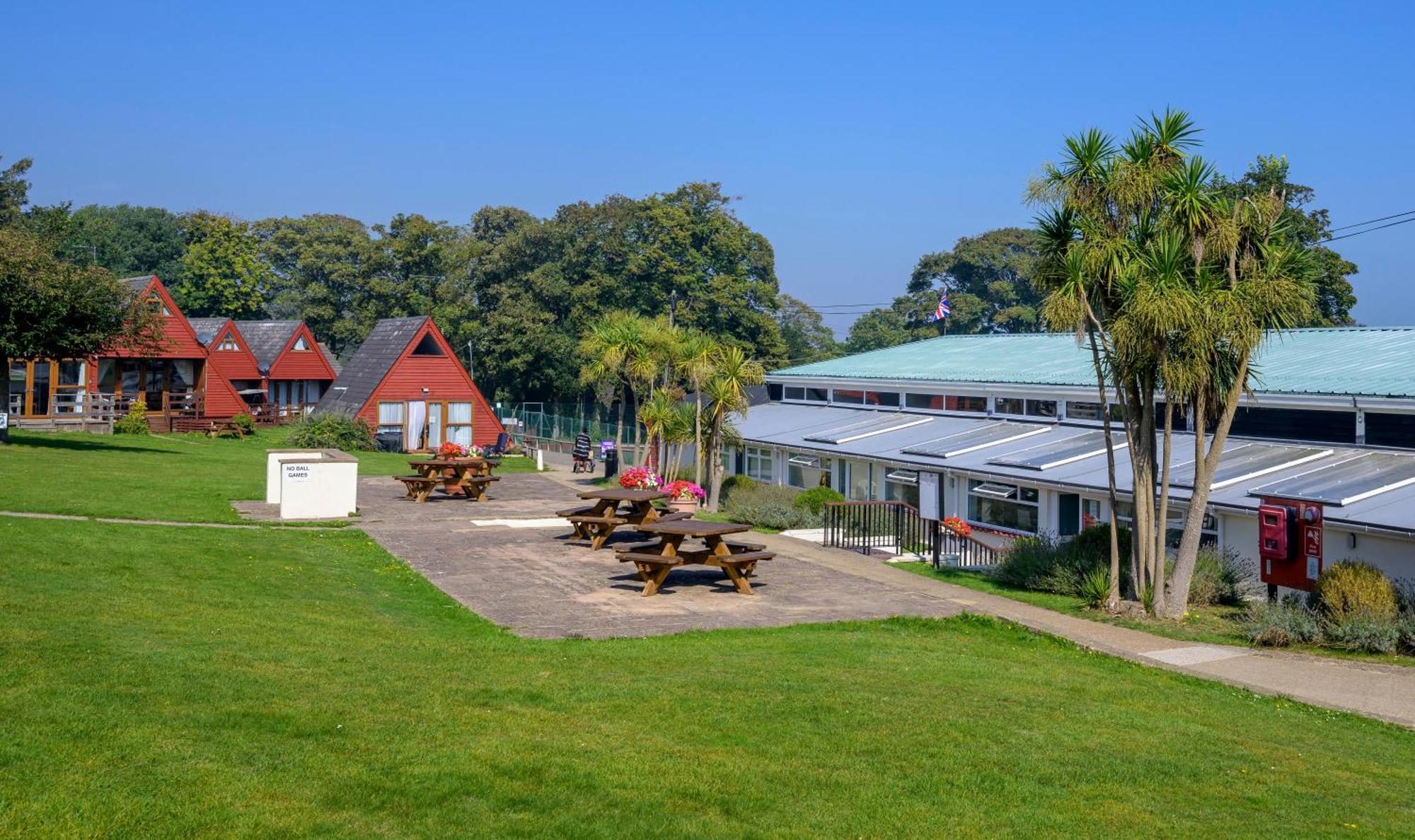 Escape To A Clifftop Chalet With Pool And Tennis Onsite - 1A Kingsdown Holiday Park Kültér fotó