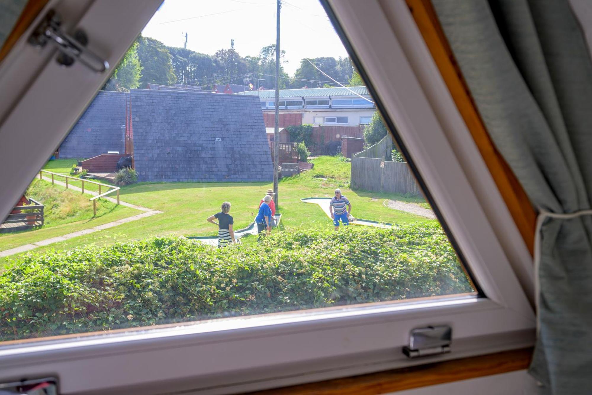 Escape To A Clifftop Chalet With Pool And Tennis Onsite - 1A Kingsdown Holiday Park Kültér fotó